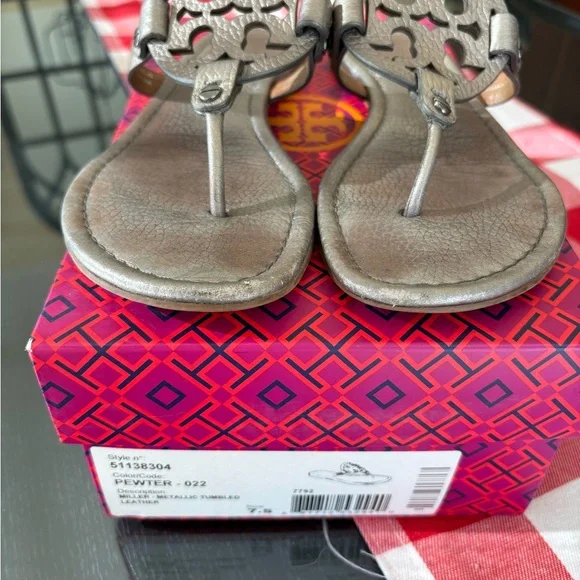Tory Burch Pewter Miller sandals. Size 7.5 - Picture 3 of 4
